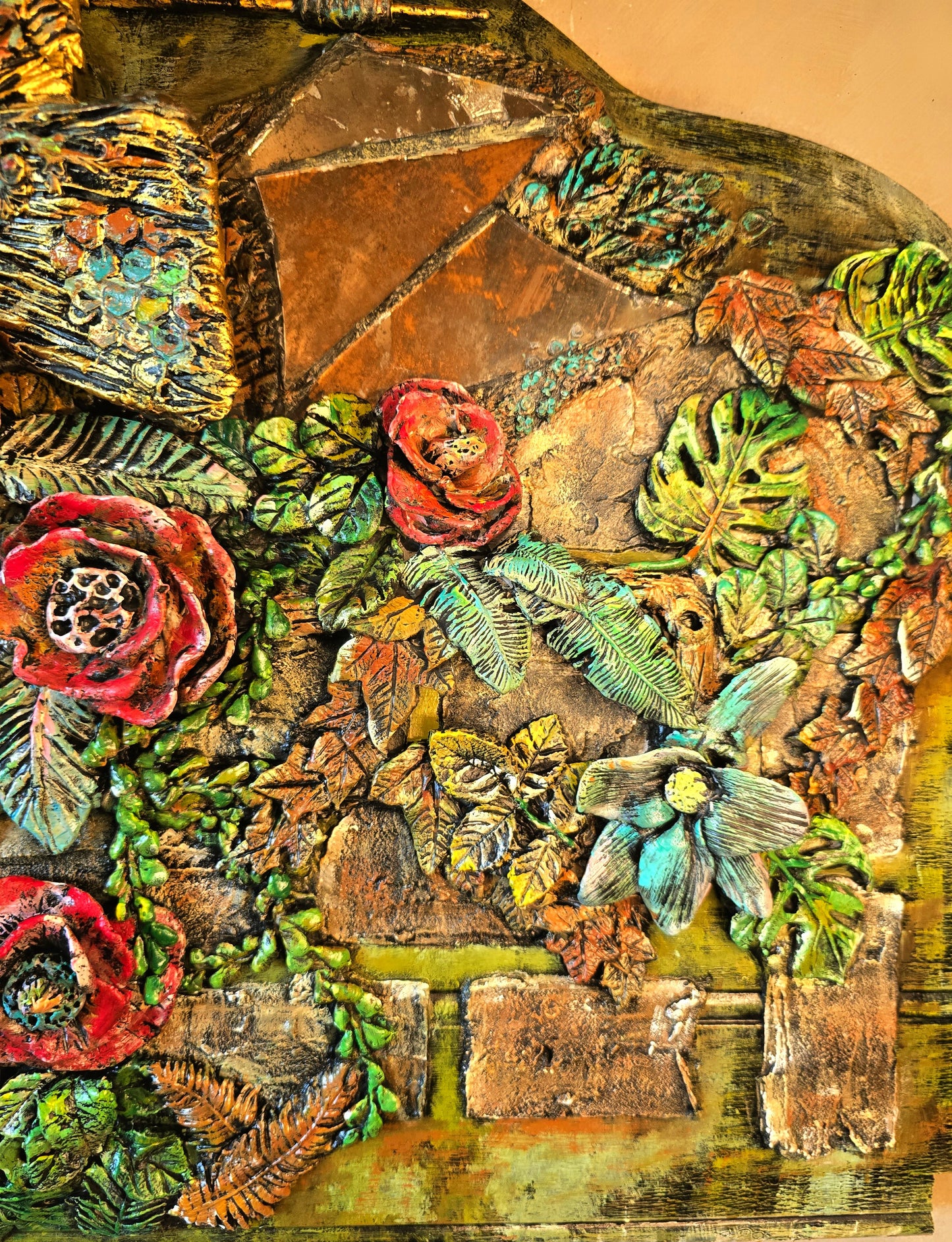 "GLIDED BLOOM"